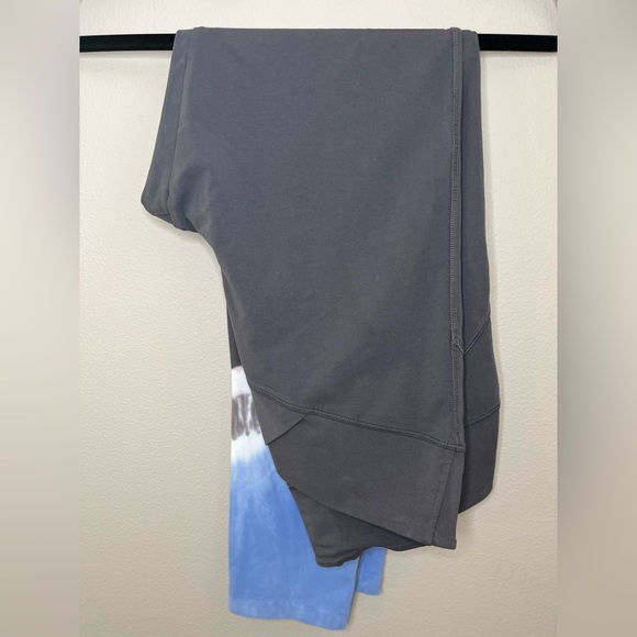 PINK Victoria's Secret Gray Tie Dye Leggings - Picture 2 of 5